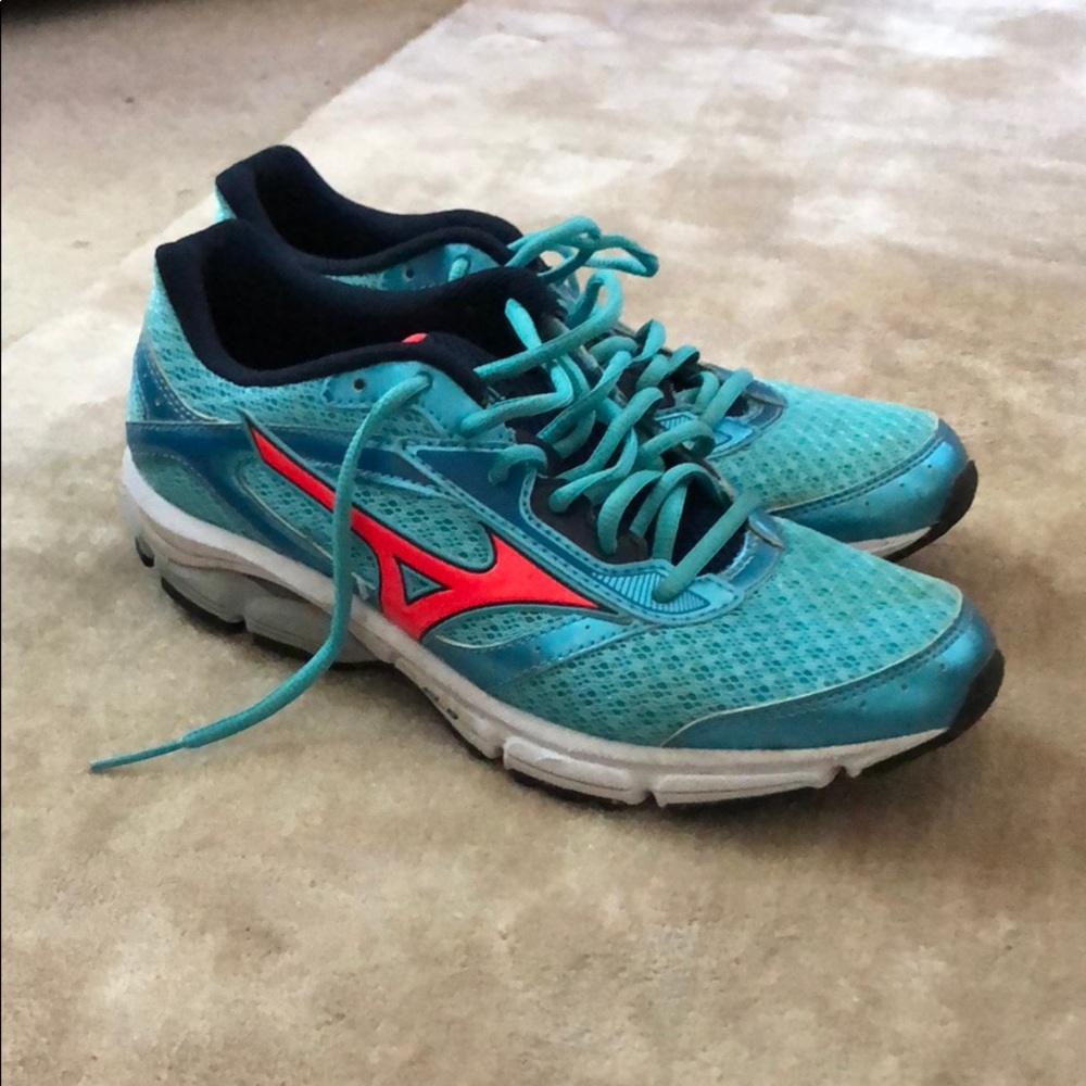Mizuno women’s tennis shoes